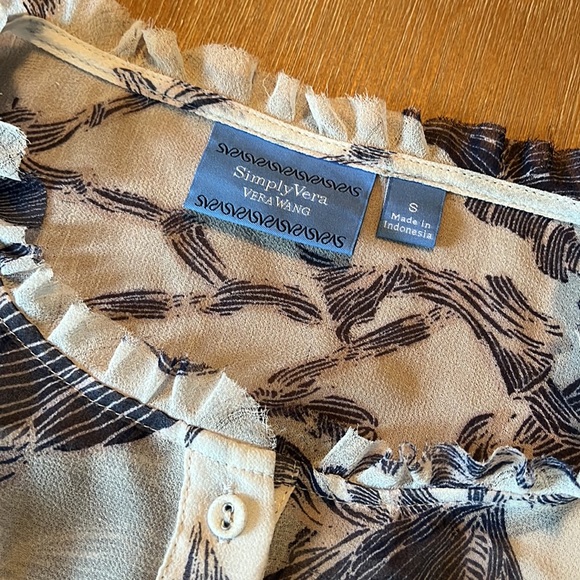 Vera wang blouse. Size S. NWOT. - Picture 3 of 4